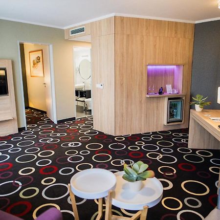 Garden Hotel Wellness Es Konferencia Ζολνοκ Εξωτερικό φωτογραφία