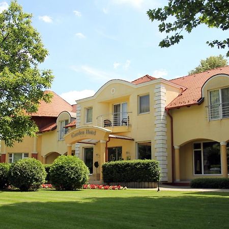 Garden Hotel Wellness Es Konferencia Ζολνοκ Εξωτερικό φωτογραφία