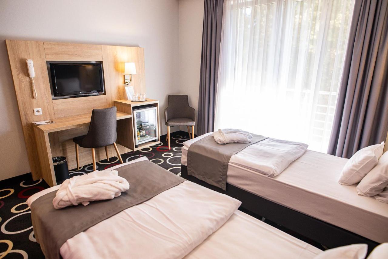 Garden Hotel Wellness Es Konferencia Ζολνοκ Εξωτερικό φωτογραφία