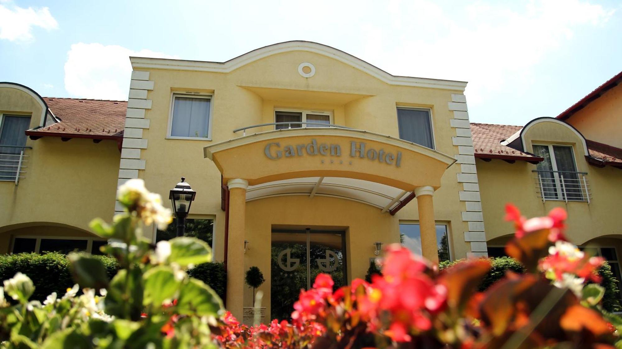 Garden Hotel Wellness Es Konferencia Ζολνοκ Εξωτερικό φωτογραφία