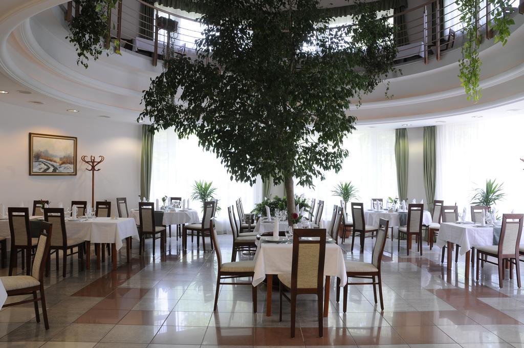 Garden Hotel Wellness Es Konferencia Ζολνοκ Εξωτερικό φωτογραφία