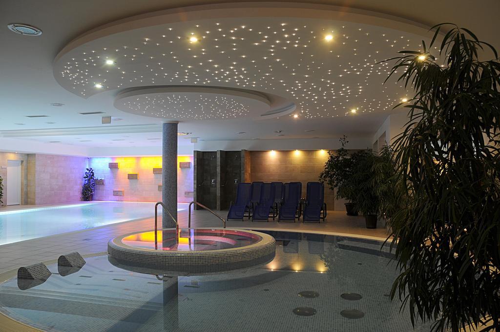 Garden Hotel Wellness Es Konferencia Ζολνοκ Εξωτερικό φωτογραφία