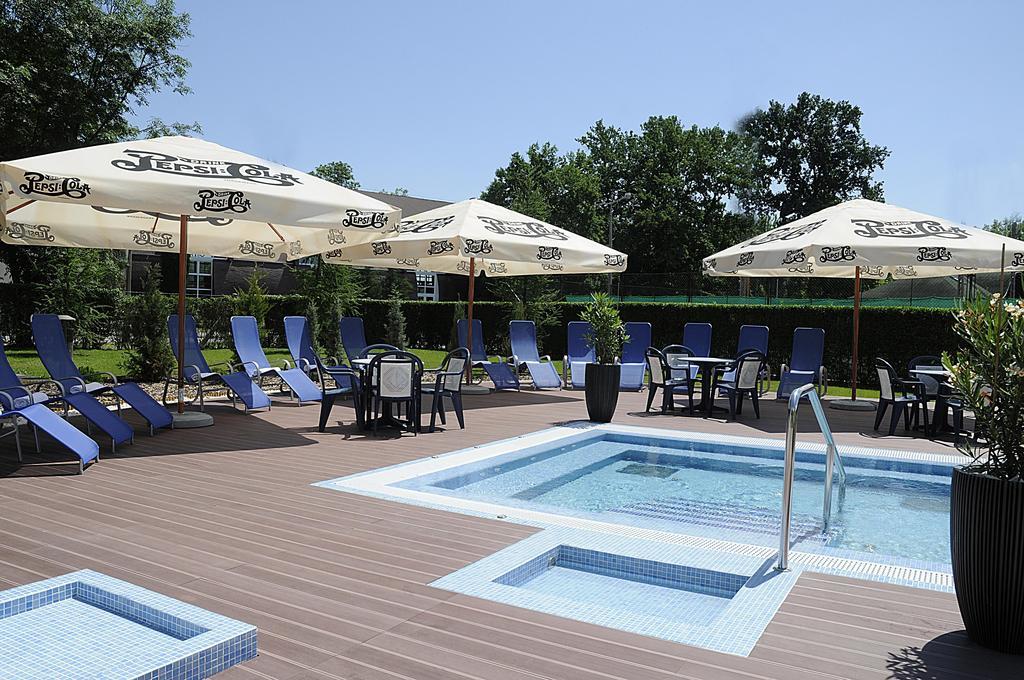 Garden Hotel Wellness Es Konferencia Ζολνοκ Εξωτερικό φωτογραφία