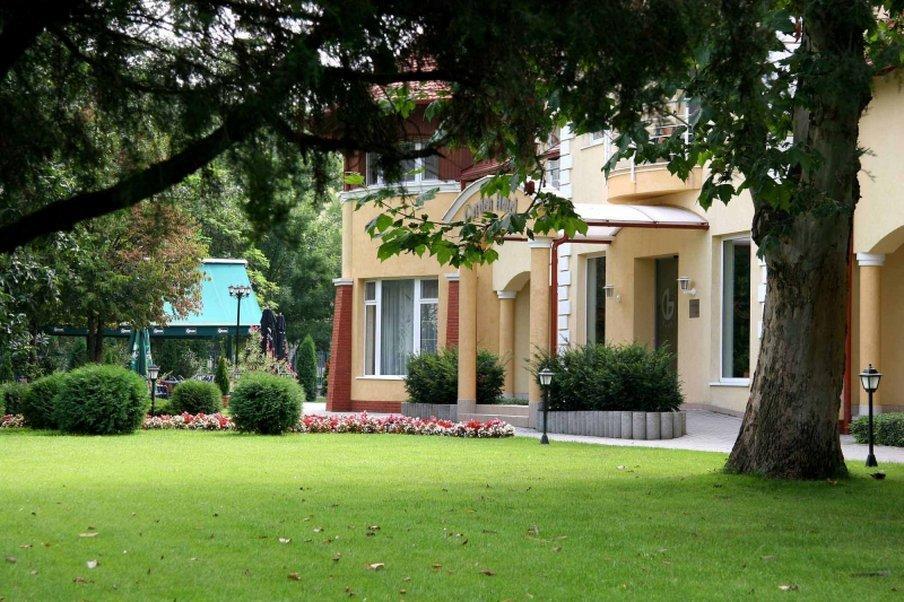 Garden Hotel Wellness Es Konferencia Ζολνοκ Εξωτερικό φωτογραφία