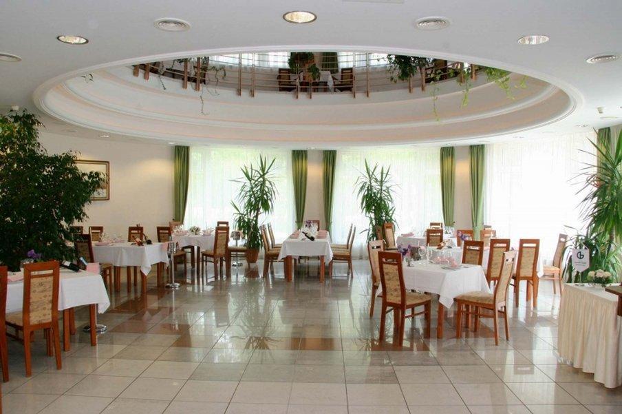 Garden Hotel Wellness Es Konferencia Ζολνοκ Εστιατόριο φωτογραφία