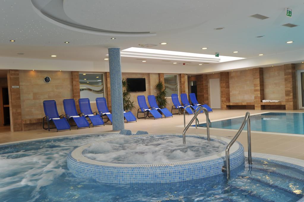 Garden Hotel Wellness Es Konferencia Ζολνοκ Εξωτερικό φωτογραφία