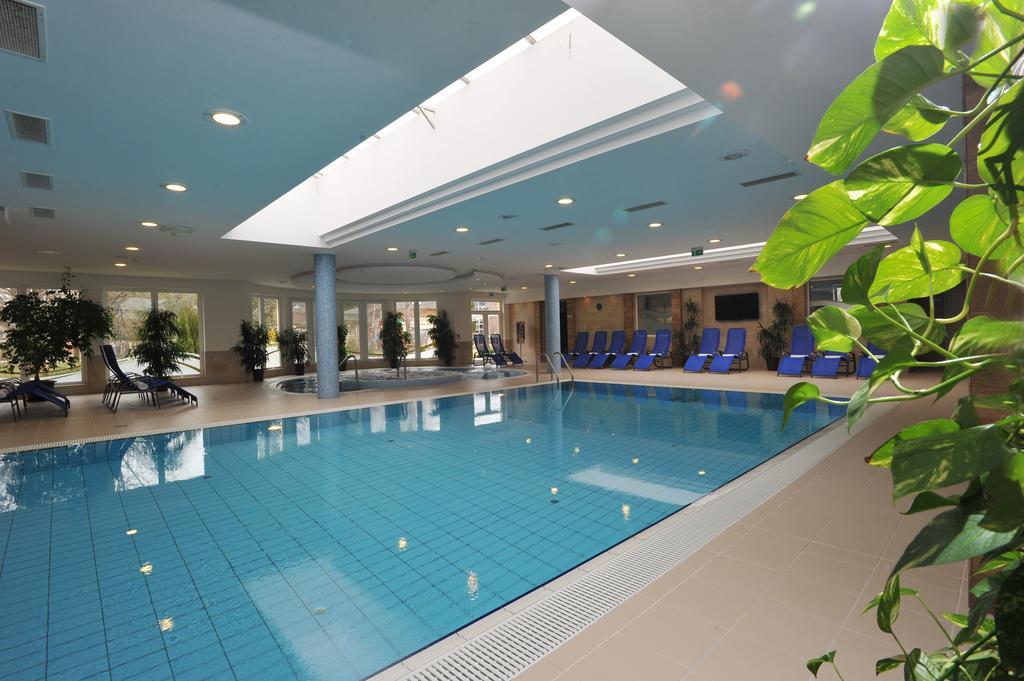 Garden Hotel Wellness Es Konferencia Ζολνοκ Εξωτερικό φωτογραφία