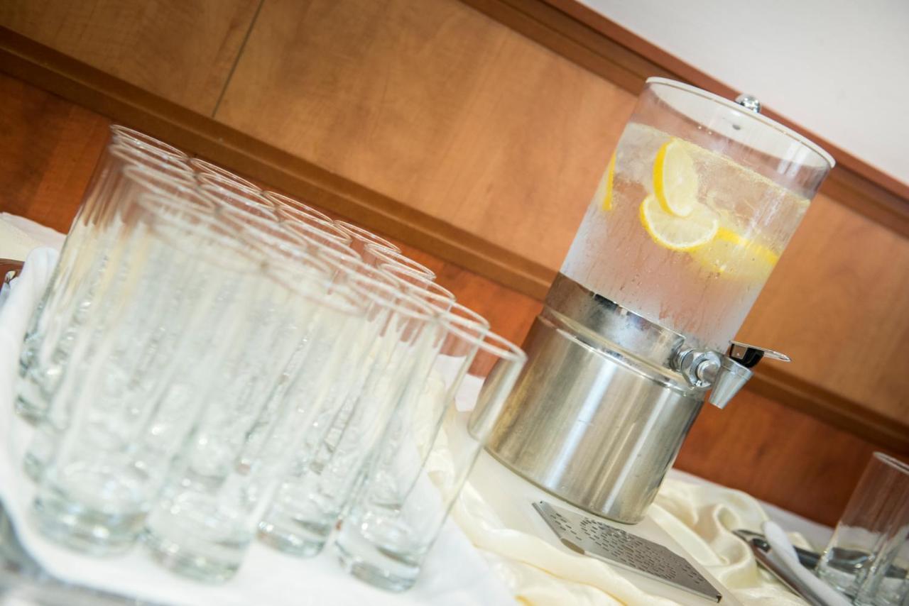 Garden Hotel Wellness Es Konferencia Ζολνοκ Εξωτερικό φωτογραφία