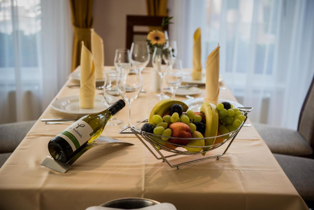 Garden Hotel Wellness Es Konferencia Ζολνοκ Εξωτερικό φωτογραφία